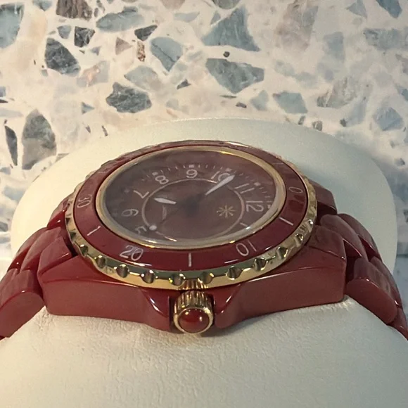 Isaac Mizrahi Live Red Ceramic Watch Gold Tone Accent Bracelet Style - Picture 3 of 6